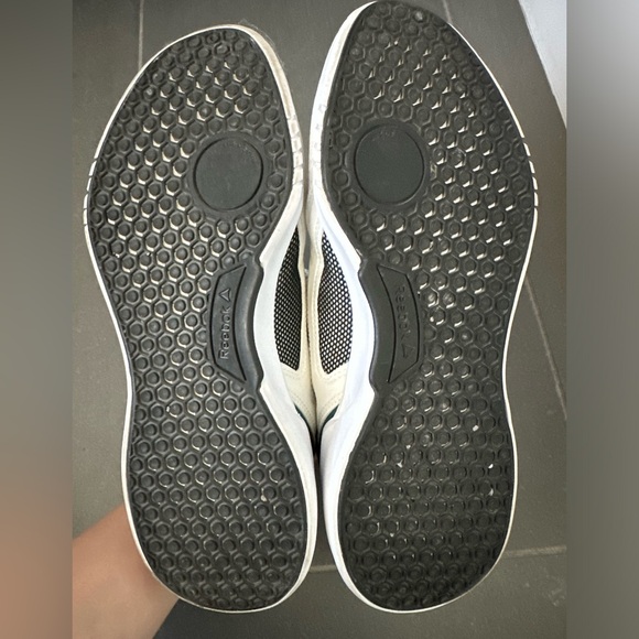 Reebok Women’s Freestyle Motion Lo Running Shoes White/Black EF5180 US 6 - Picture 5 of 5